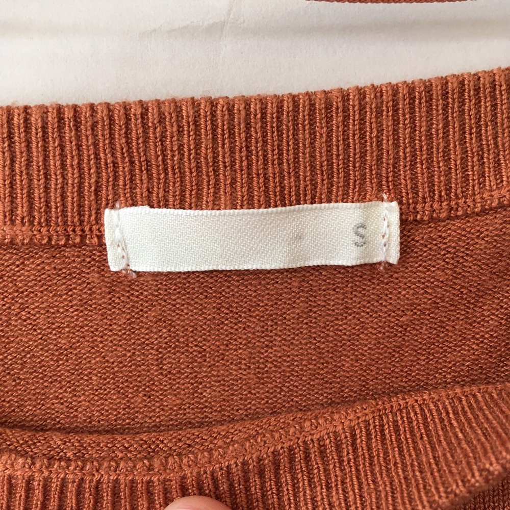Uniqlo soft ruffle sleeve Fall sweater women’s S/M - Picture 5 of 6
